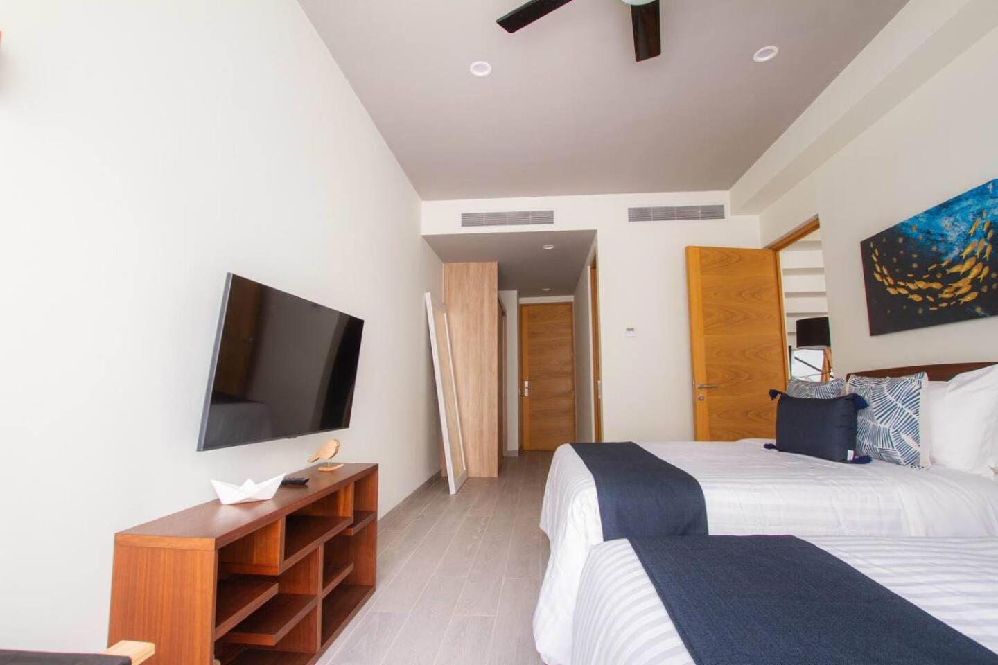 Private Location And Fridge 200m From *