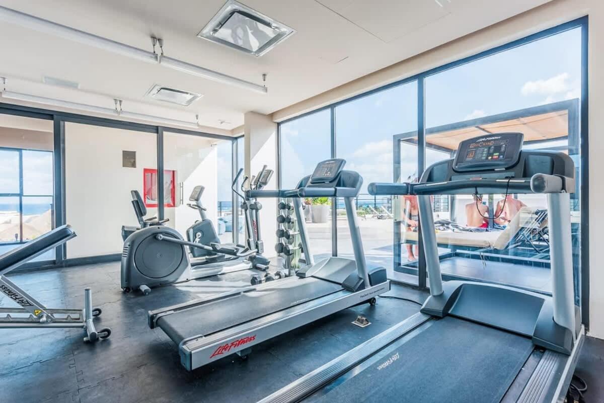 Private Location And Fridge 200m From *